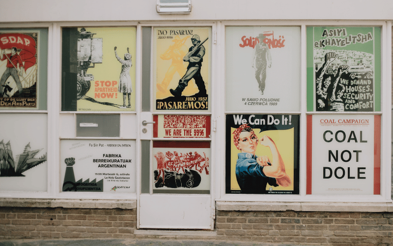 1769932118 Desain Poster